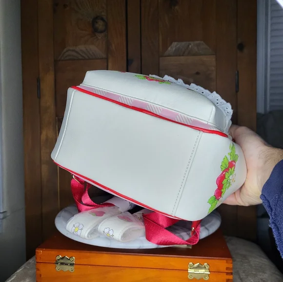 NWT Bioworld Strawberry Shortcake Backpack - Picture 14 of 14